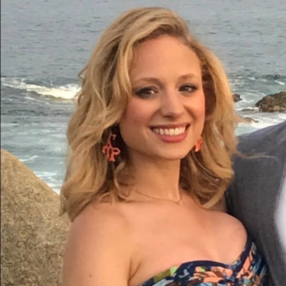 Meet your Posher, Adrienne